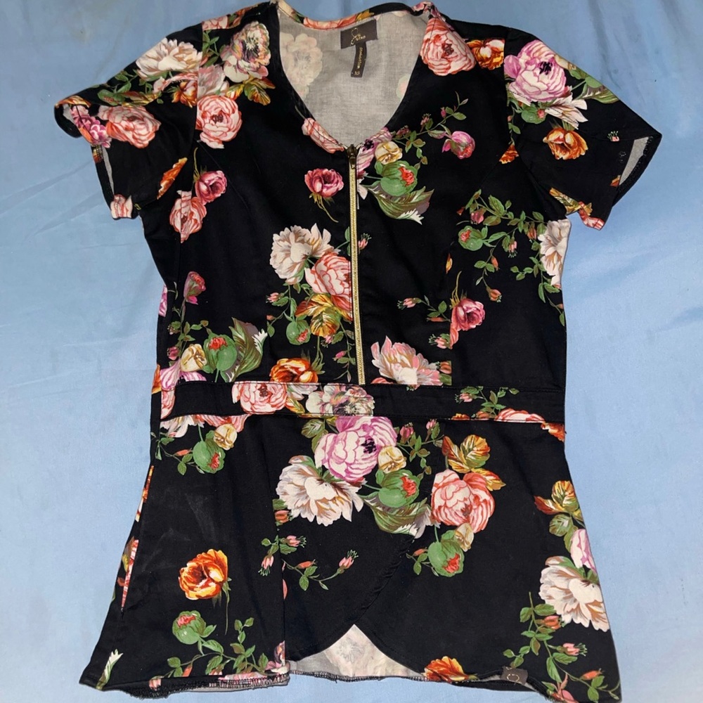 Jaanuu scrub top